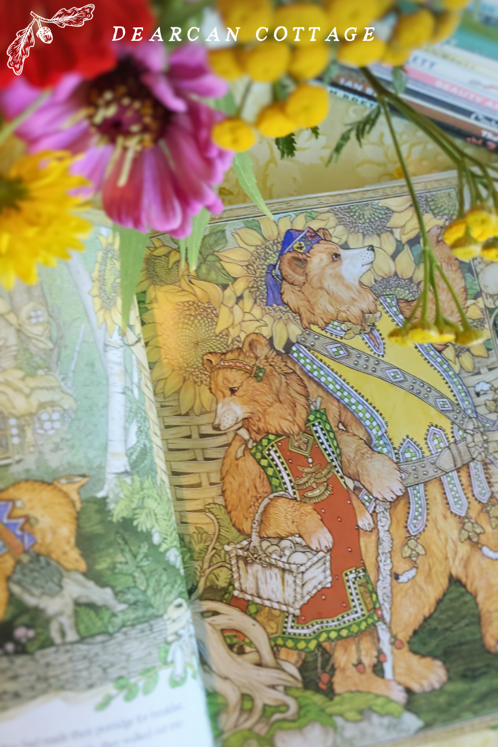 Jan Brett's Illustration Goldilocks and the Three Bears