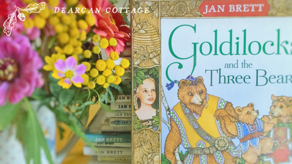 Goldilocks and the three bears by Jan Brett